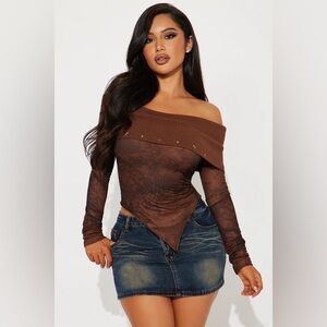 FASHION NOVA Say Less Off Shoulder Top - Chocolate
Size: 3X